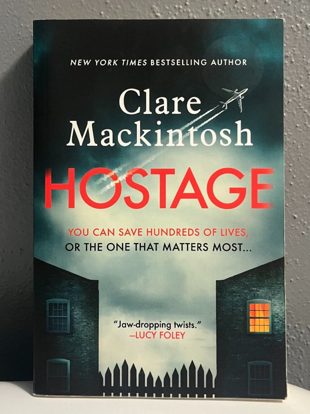 Hostage - Clare Mackintosh - Paperback Novel - GOOD